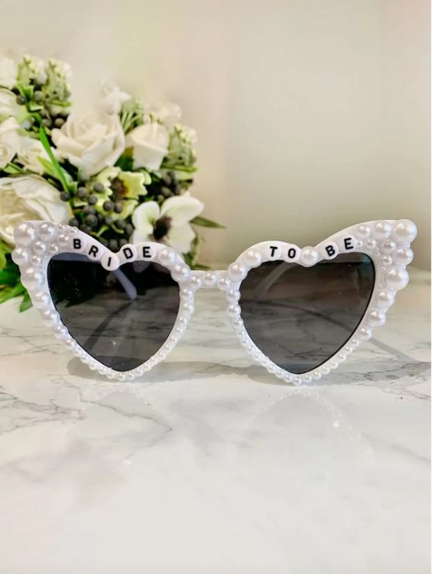 Bride to Be Zonnebril - Hartvormig Design met Parelversiering - DIY Zelfmontage - Exclusief Lijm - Bachelorette - Vrijgezellenfeest - Bruiloft