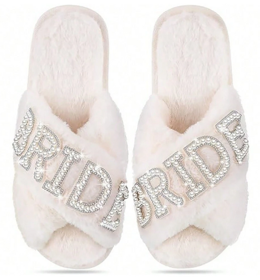 Bride Slippers - Luxe Witte Pantoffels met Parelletters - Zachte Pluche Vrijgezellenfeest Accessoire - Beschikbaar in EU Maten 36-41